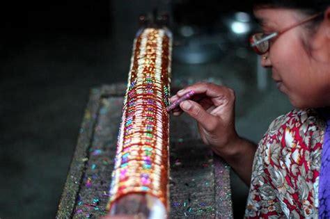Made In India: The Bangle Makers Of Firozabad .